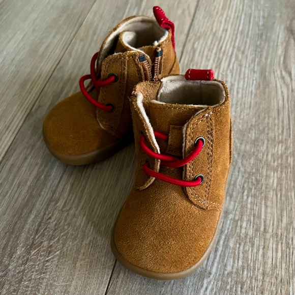 UGG Brand Baby Boots - Picture 1 of 6